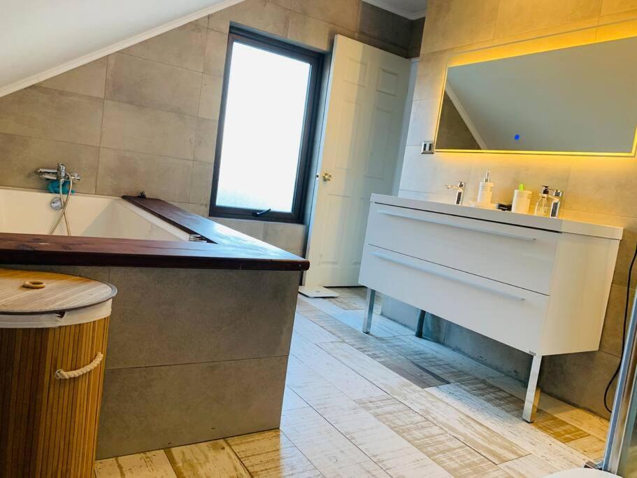 Acogedora Casa Con Tinaja Y Jacuzzi Y Rent A Car Βίλα Puerto Varas Εξωτερικό φωτογραφία